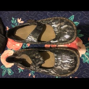 Ingaro nursing shoes